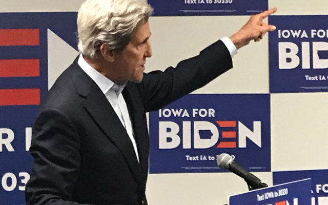 2004 Iowa Caucus victor Kerry campaigns for Biden in north-central Iowa