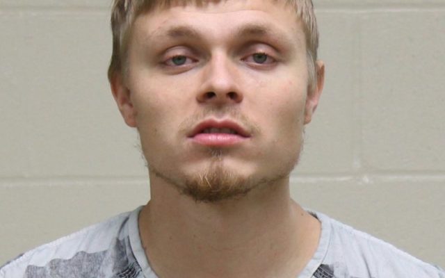 Early morning chase in Mason City results in two facing drug charges