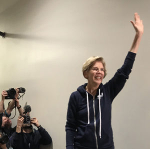 Warren jets to Iowa for Friday night jump into Caucus campaigning